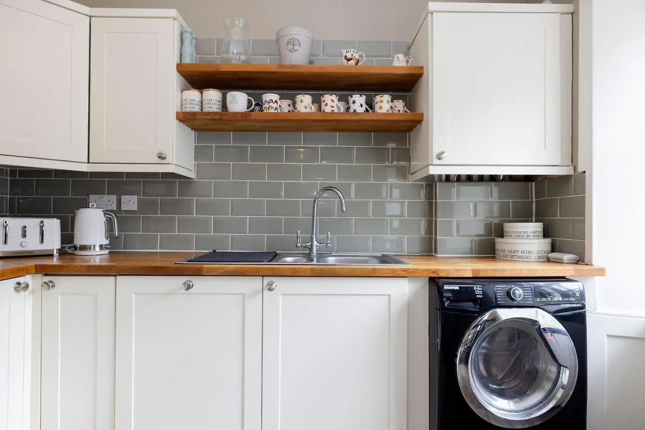 Elegant 2-Bedroom Apartment In Edinburgh City Centre