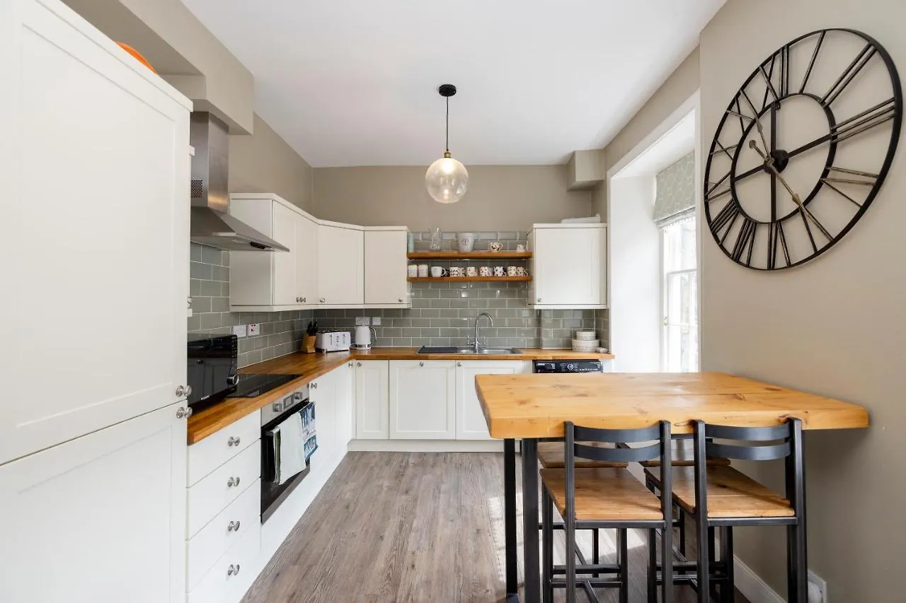 Elegant 2-Bedroom Apartment In Edinburgh City Centre イギリス