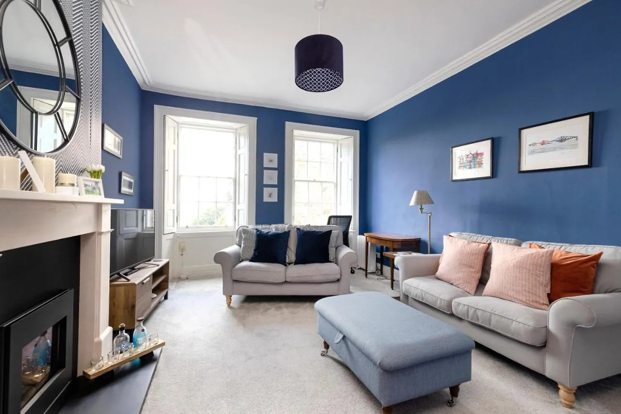 Elegant 2-Bedroom Apartment In Edinburgh City Centre イギリス