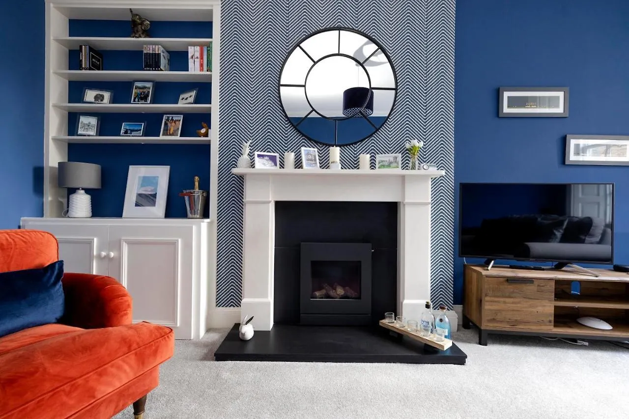 Elegant 2-Bedroom Apartment In Edinburgh City Centre イギリス