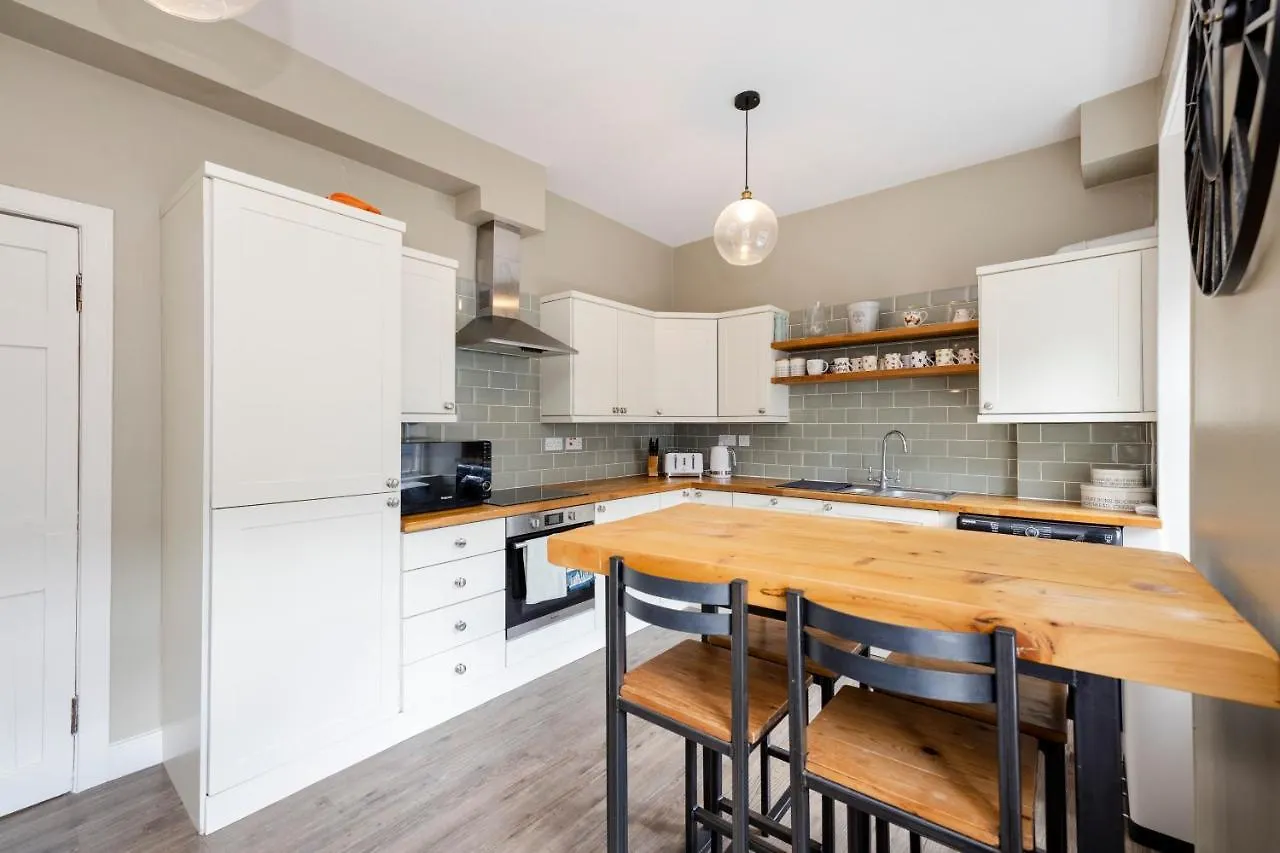 Elegant 2-Bedroom Apartment In Edinburgh City Centre 0*,  イギリス
