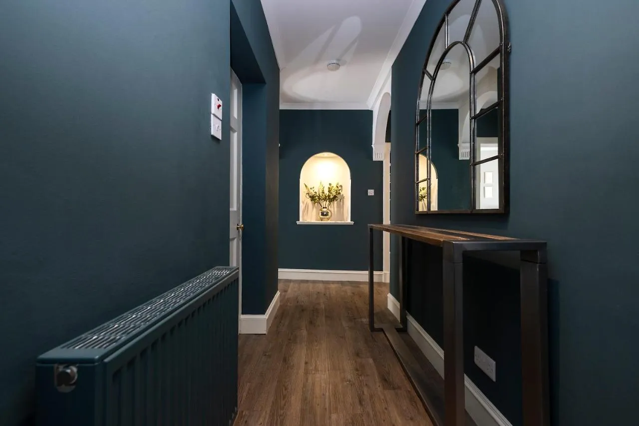 Elegant 2-Bedroom Apartment In Edinburgh City Centre 0*,  イギリス