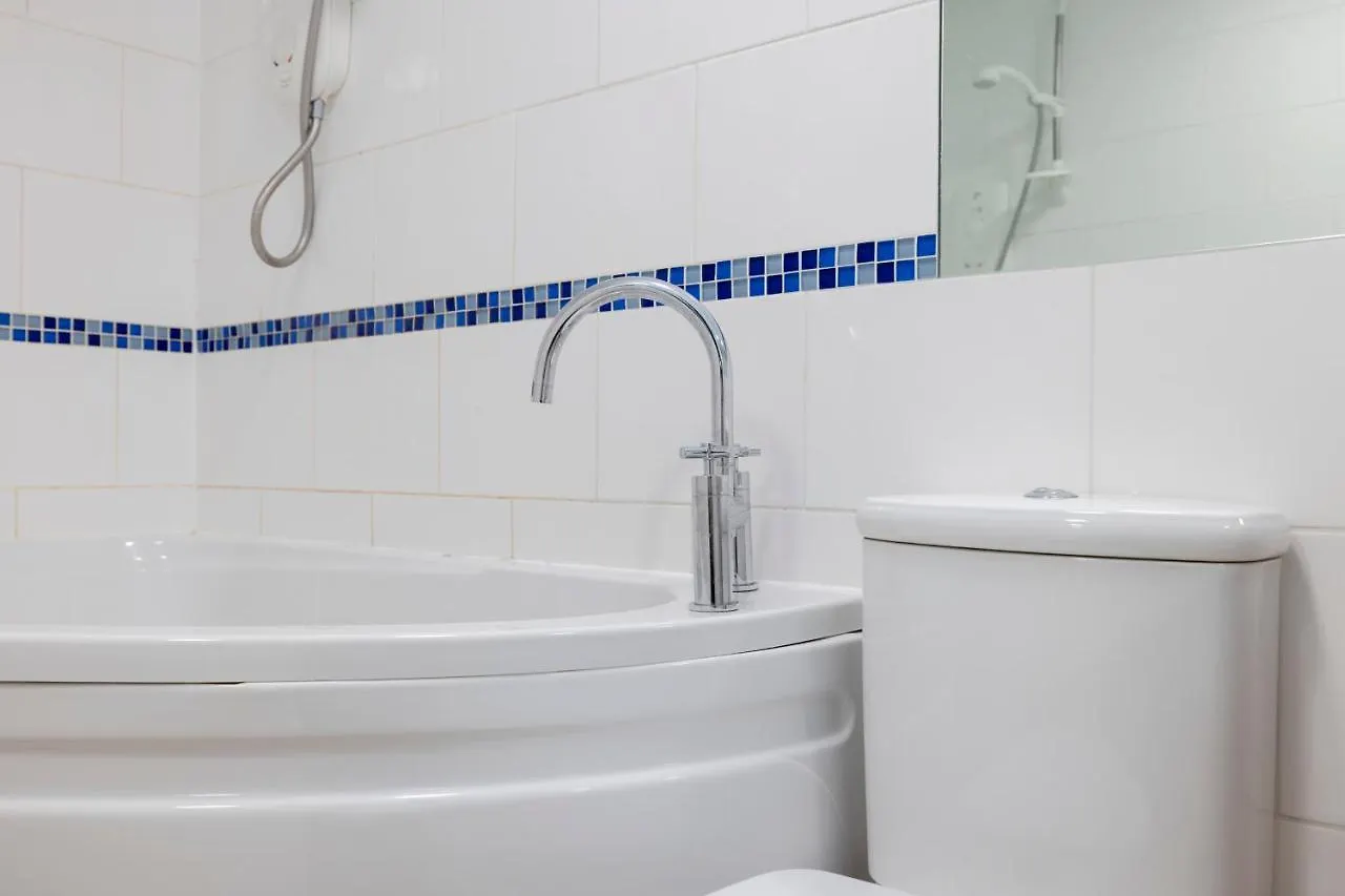 Elegant 2-Bedroom Apartment In Edinburgh City Centre