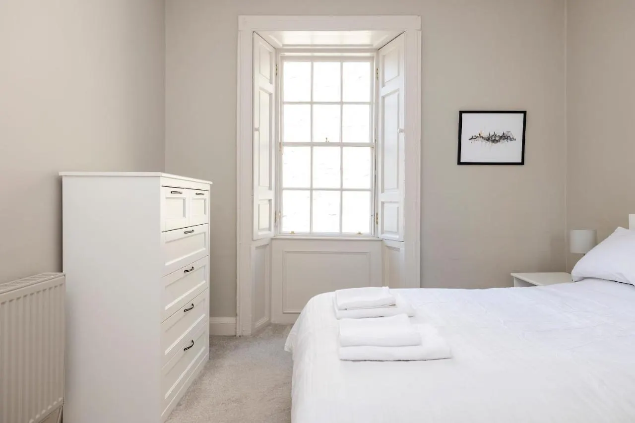 Elegant 2-Bedroom Apartment In Edinburgh City Centre 0*,  Velká Británie
