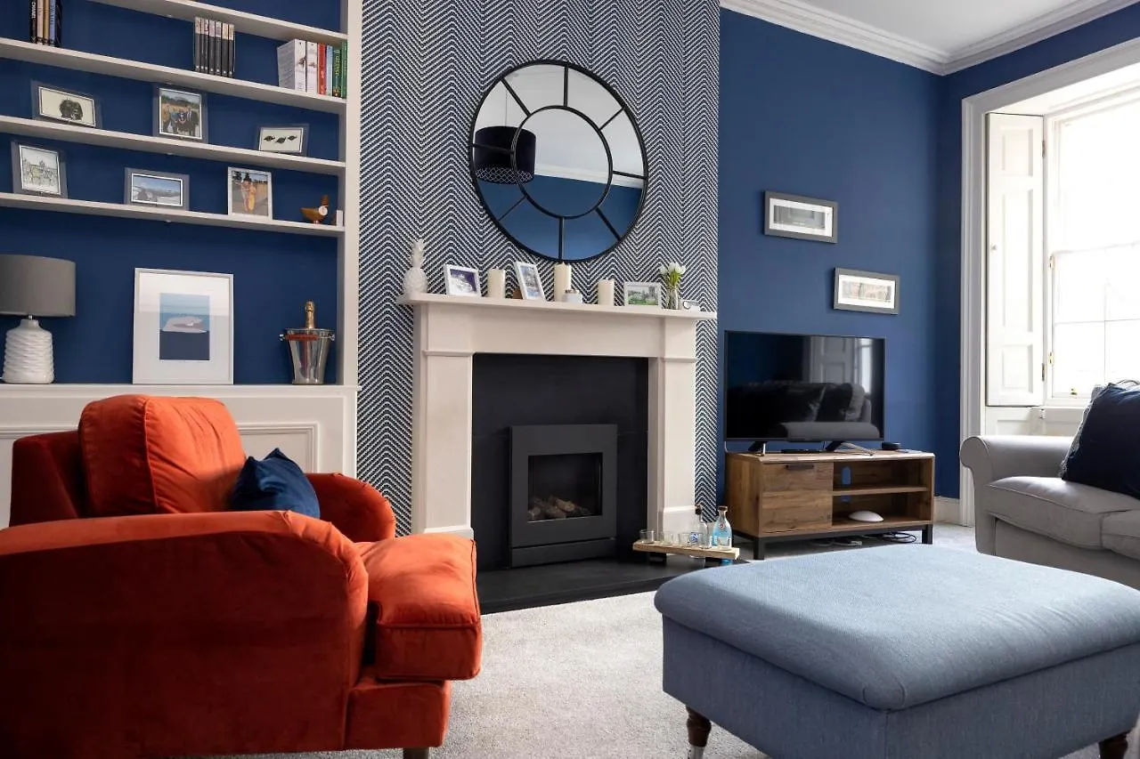 Elegant 2-Bedroom Apartment In Edinburgh City Centre